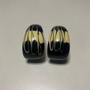 2 sets of art deco stylish vintage earrings.